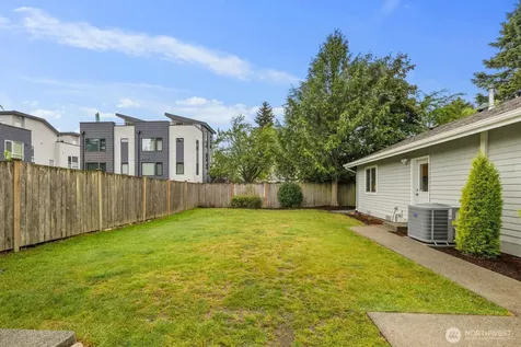 10717 Phinney Avenue N Seattle WA 98133