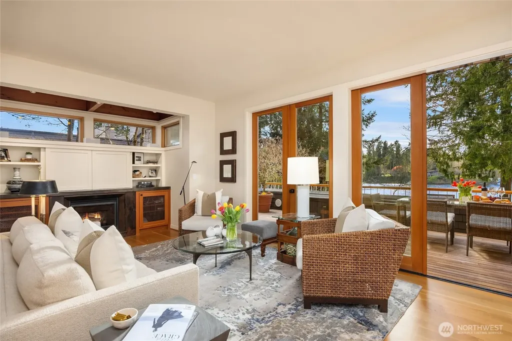 339 Lovell Avenue SW Bainbridge Island WA 98110