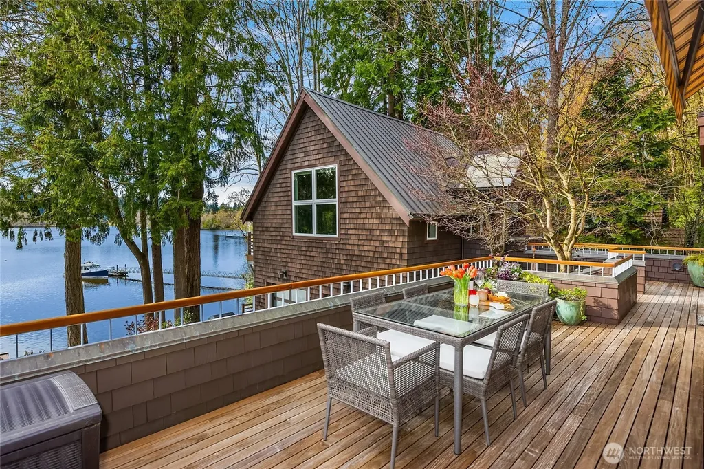 339 Lovell Avenue SW Bainbridge Island WA 98110