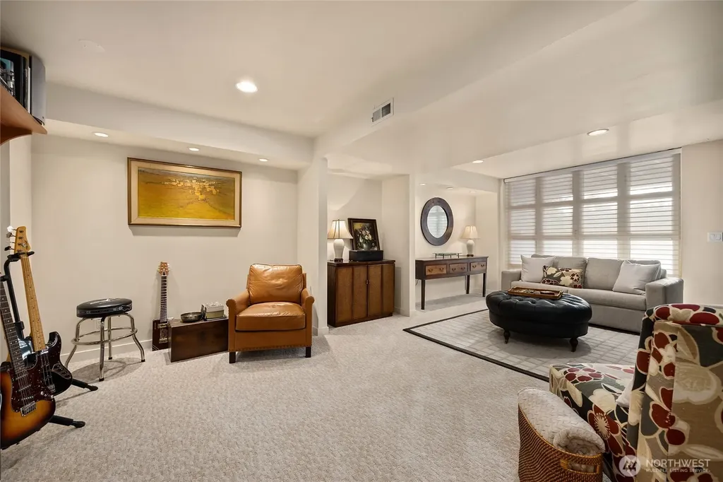 339 Lovell Avenue SW Bainbridge Island WA 98110