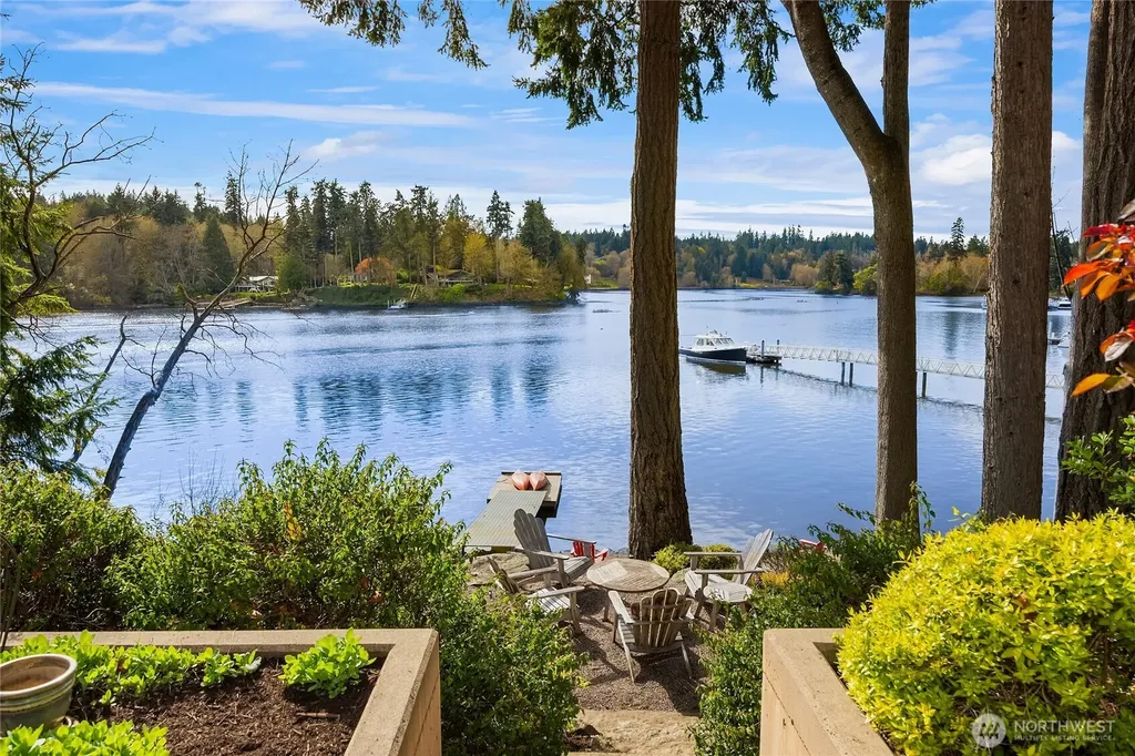 339 Lovell Avenue SW Bainbridge Island WA 98110
