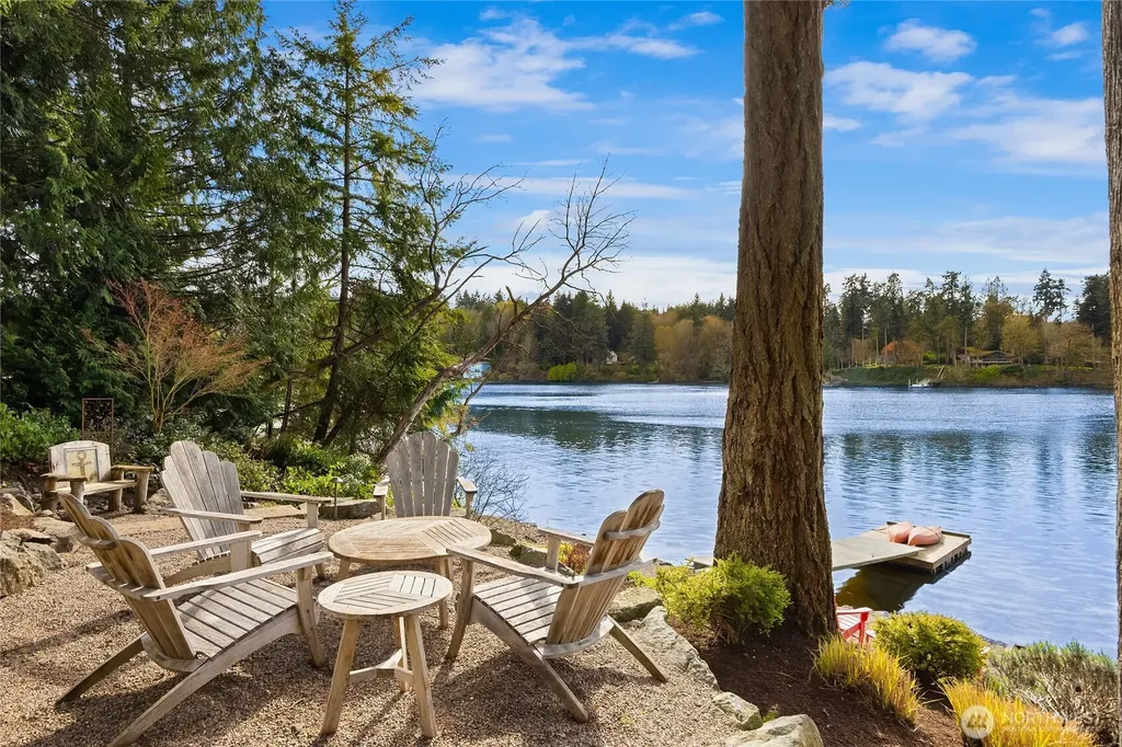 339 Lovell Avenue SW Bainbridge Island WA 98110