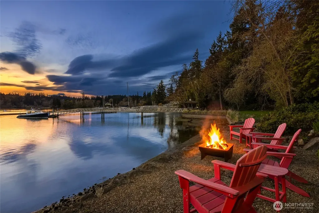 339 Lovell Avenue SW Bainbridge Island WA 98110