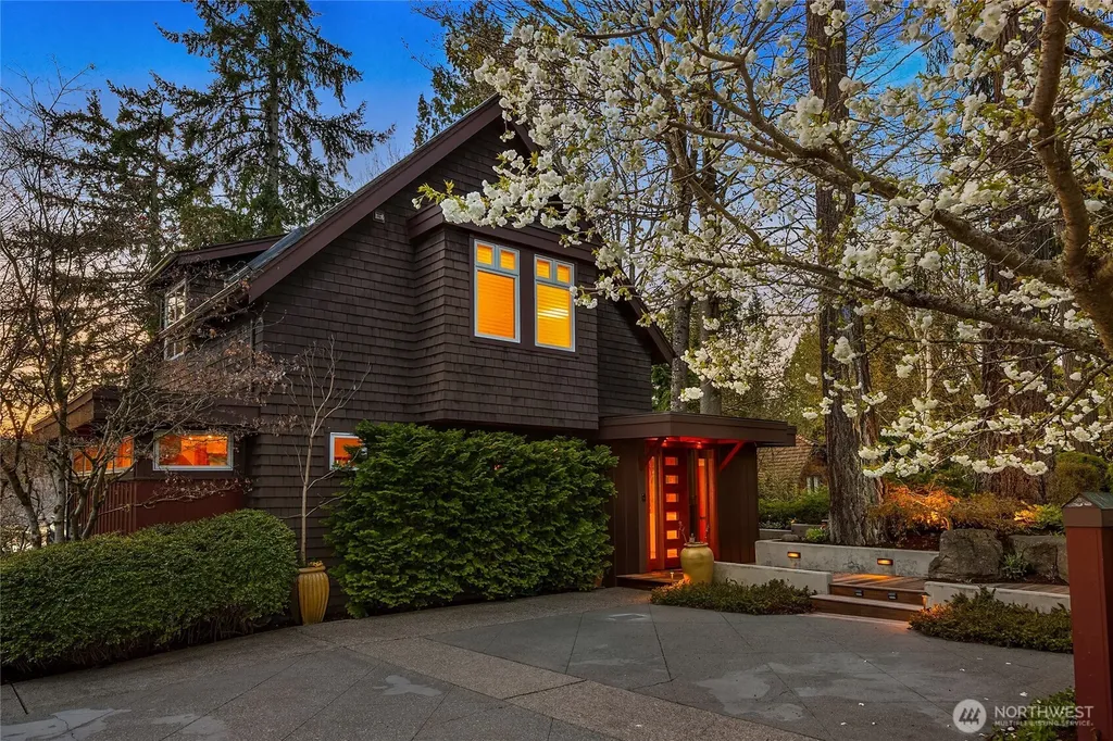 339 Lovell Avenue SW Bainbridge Island WA 98110