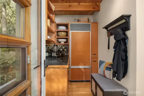 339 Lovell Avenue SW Bainbridge Island WA 98110