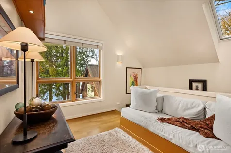 339 Lovell Avenue SW Bainbridge Island WA 98110