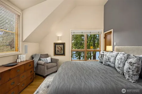339 Lovell Avenue SW Bainbridge Island WA 98110