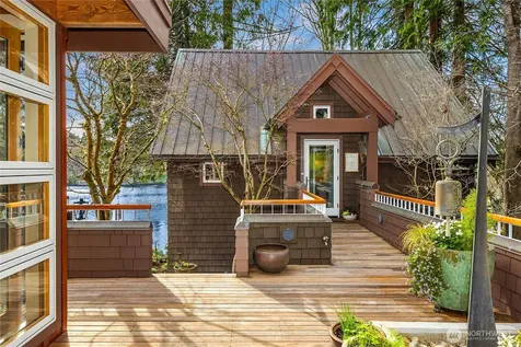 339 Lovell Avenue SW Bainbridge Island WA 98110