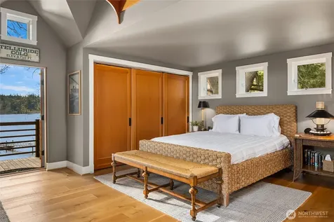 339 Lovell Avenue SW Bainbridge Island WA 98110