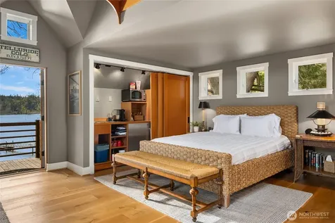 339 Lovell Avenue SW Bainbridge Island WA 98110