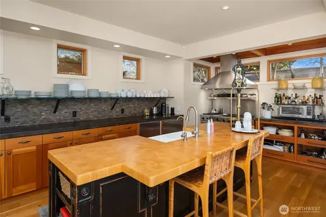 339 Lovell Avenue SW Bainbridge Island WA 98110
