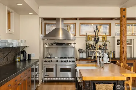 339 Lovell Avenue SW Bainbridge Island WA 98110