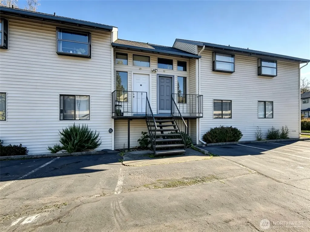 1313 W James Street Kent WA 98032