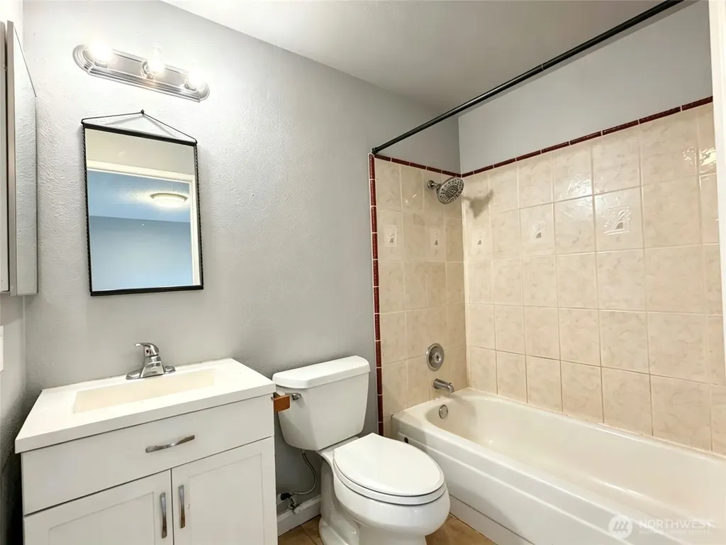 1313 W James Street Kent WA 98032