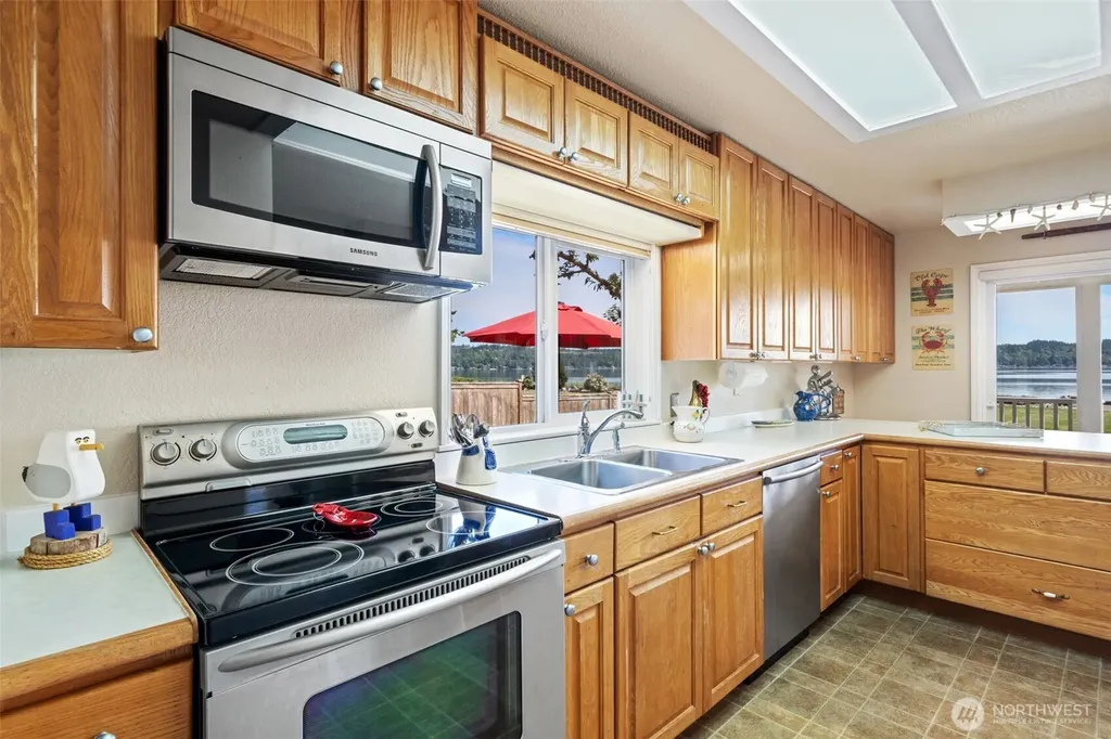 41 NE Sundstrom Road Belfair WA 98528