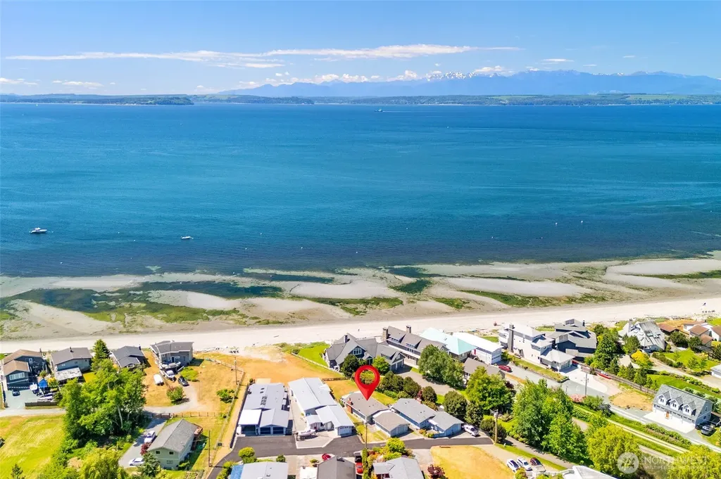 5782 Menlo Beach Lane Freeland WA 98249