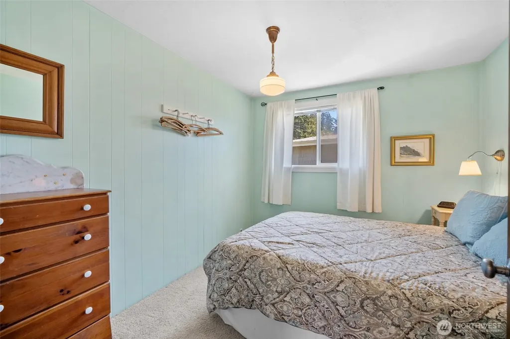 5782 Menlo Beach Lane Freeland WA 98249