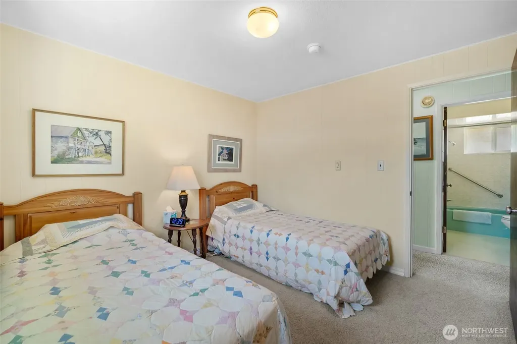 5782 Menlo Beach Lane Freeland WA 98249