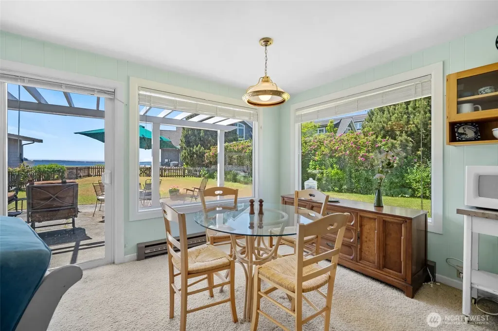 5782 Menlo Beach Lane Freeland WA 98249