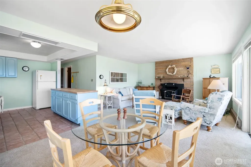 5782 Menlo Beach Lane Freeland WA 98249