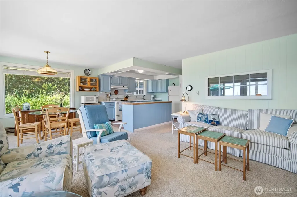 5782 Menlo Beach Lane Freeland WA 98249