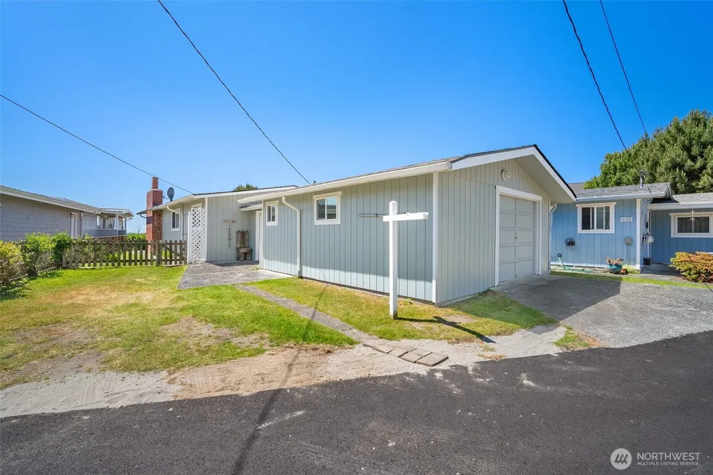 5782 Menlo Beach Lane Freeland WA 98249