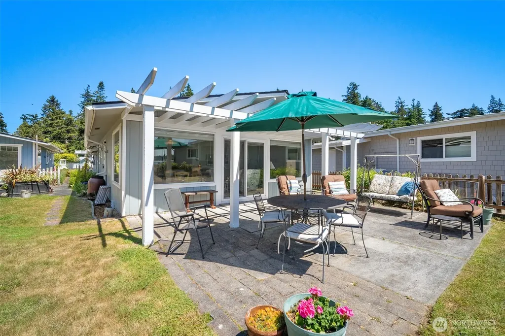 5782 Menlo Beach Lane Freeland WA 98249