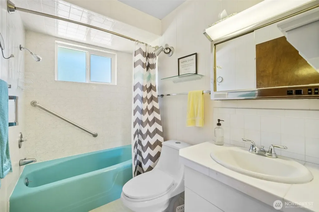 5782 Menlo Beach Lane Freeland WA 98249