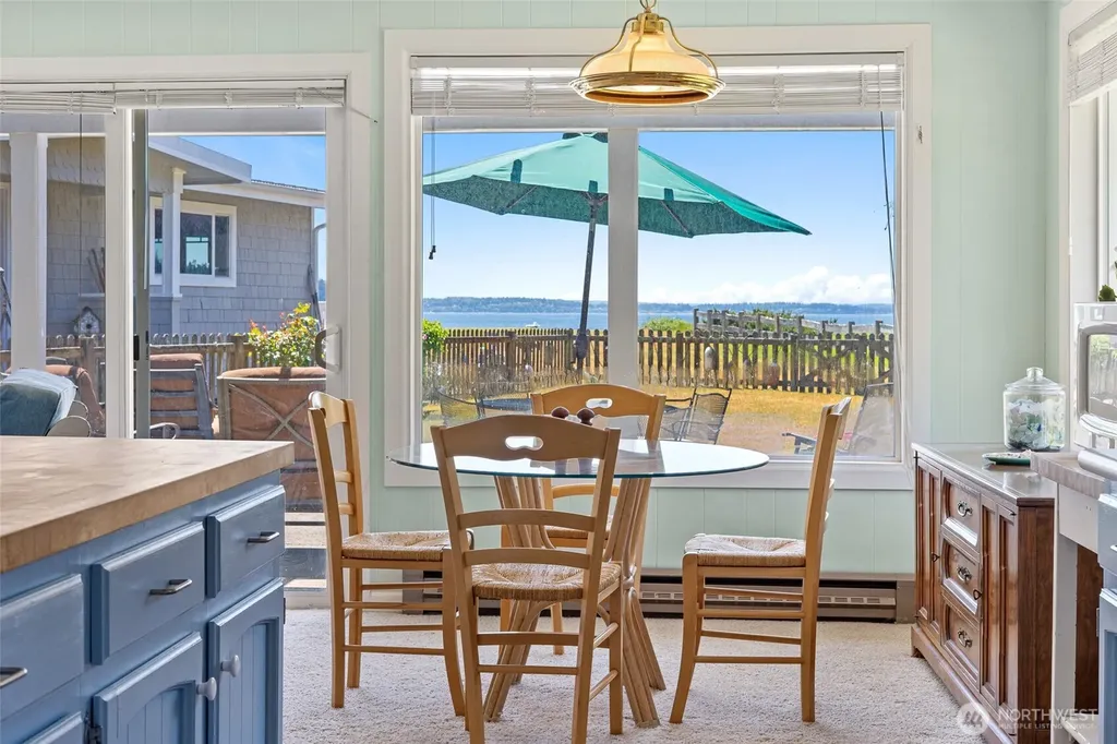 5782 Menlo Beach Lane Freeland WA 98249