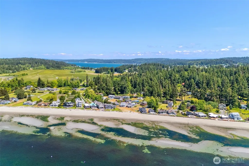 5782 Menlo Beach Lane Freeland WA 98249