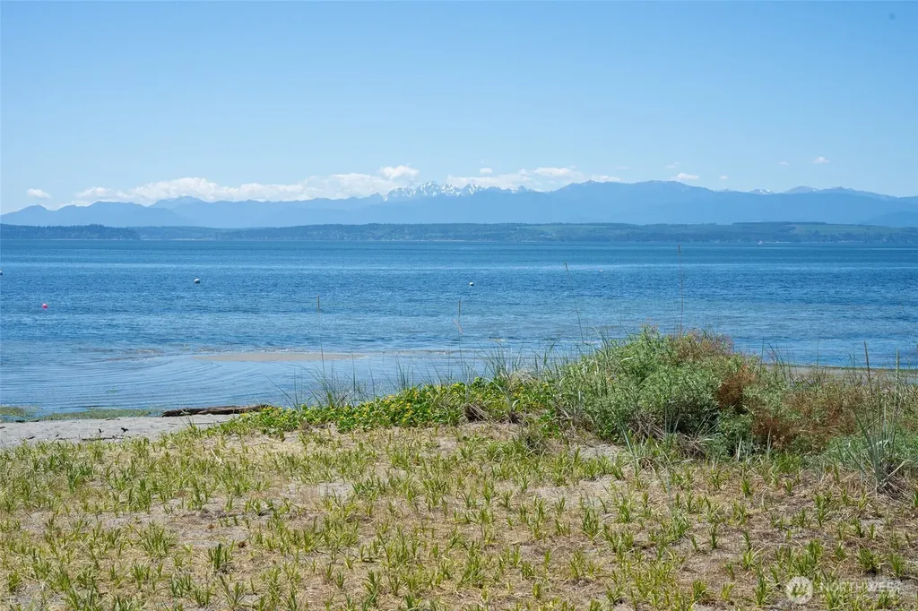 5782 Menlo Beach Lane Freeland WA 98249