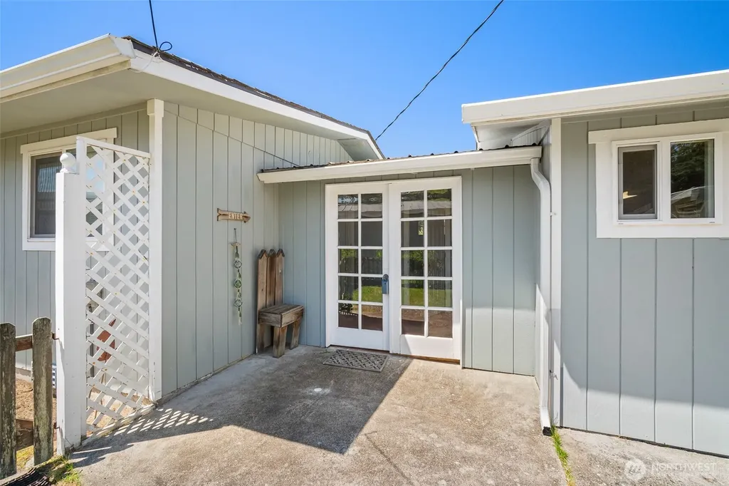 5782 Menlo Beach Lane Freeland WA 98249