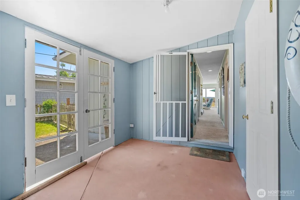 5782 Menlo Beach Lane Freeland WA 98249