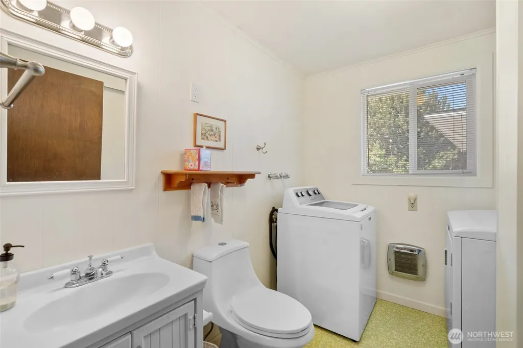 5782 Menlo Beach Lane Freeland WA 98249
