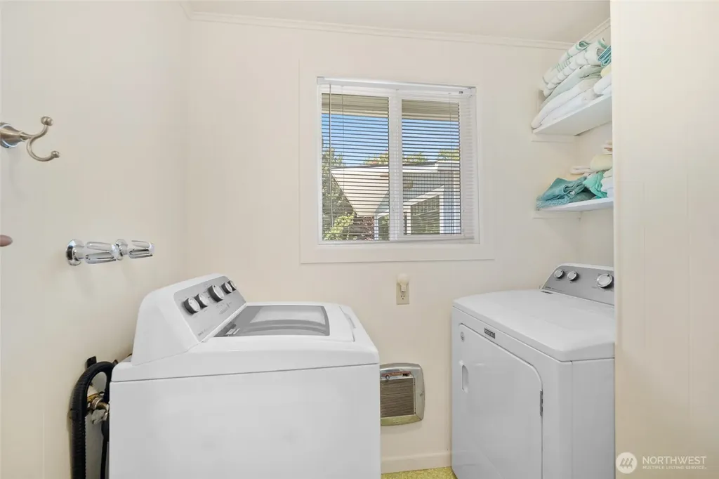 5782 Menlo Beach Lane Freeland WA 98249