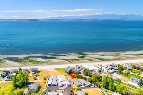 5782 Menlo Beach Lane Freeland WA 98249
