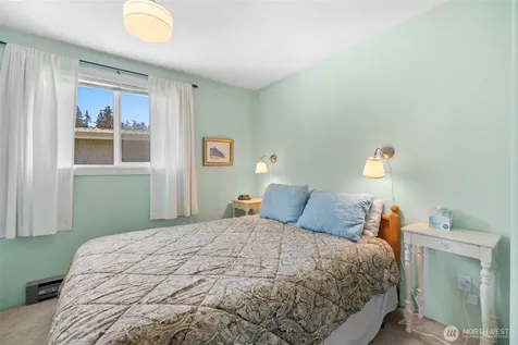 5782 Menlo Beach Lane Freeland WA 98249