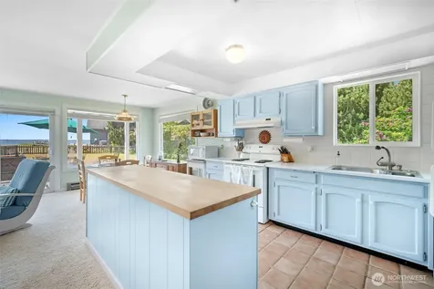 5782 Menlo Beach Lane Freeland WA 98249