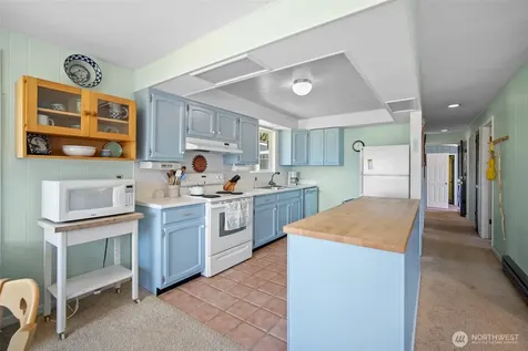 5782 Menlo Beach Lane Freeland WA 98249