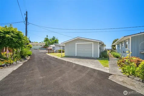 5782 Menlo Beach Lane Freeland WA 98249