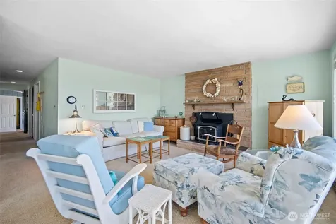 5782 Menlo Beach Lane Freeland WA 98249