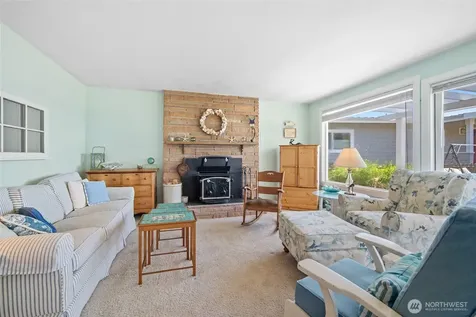 5782 Menlo Beach Lane Freeland WA 98249