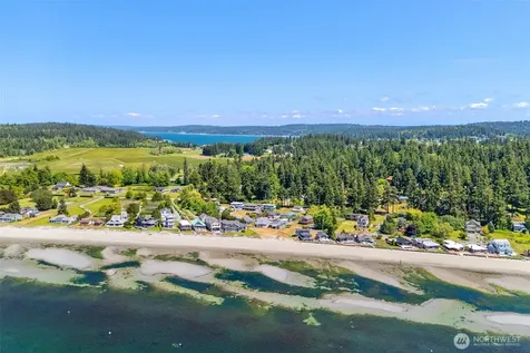 5782 Menlo Beach Lane Freeland WA 98249