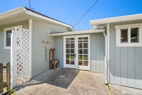 5782 Menlo Beach Lane Freeland WA 98249