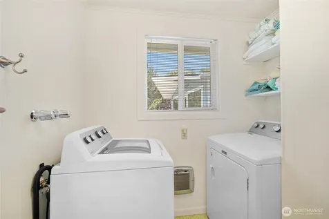 5782 Menlo Beach Lane Freeland WA 98249