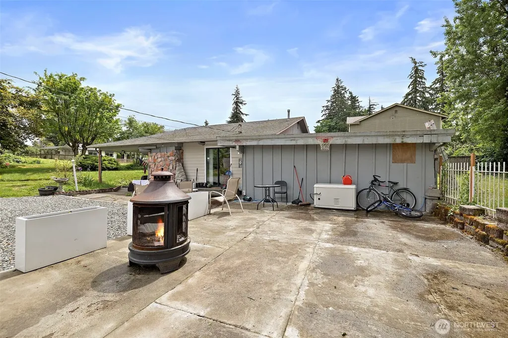 35835 13th Avenue SW Federal Way WA 98023