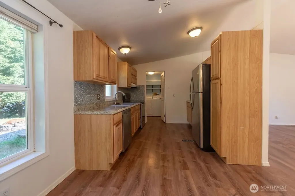 21 Simmons Street Sekiu WA 98381