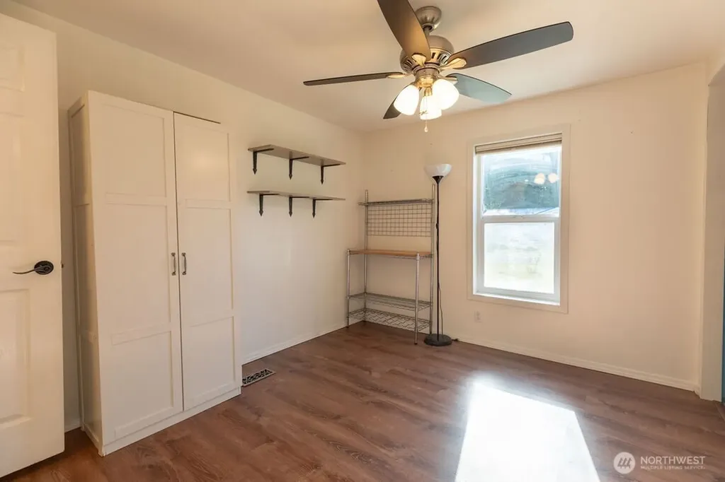 21 Simmons Street Sekiu WA 98381