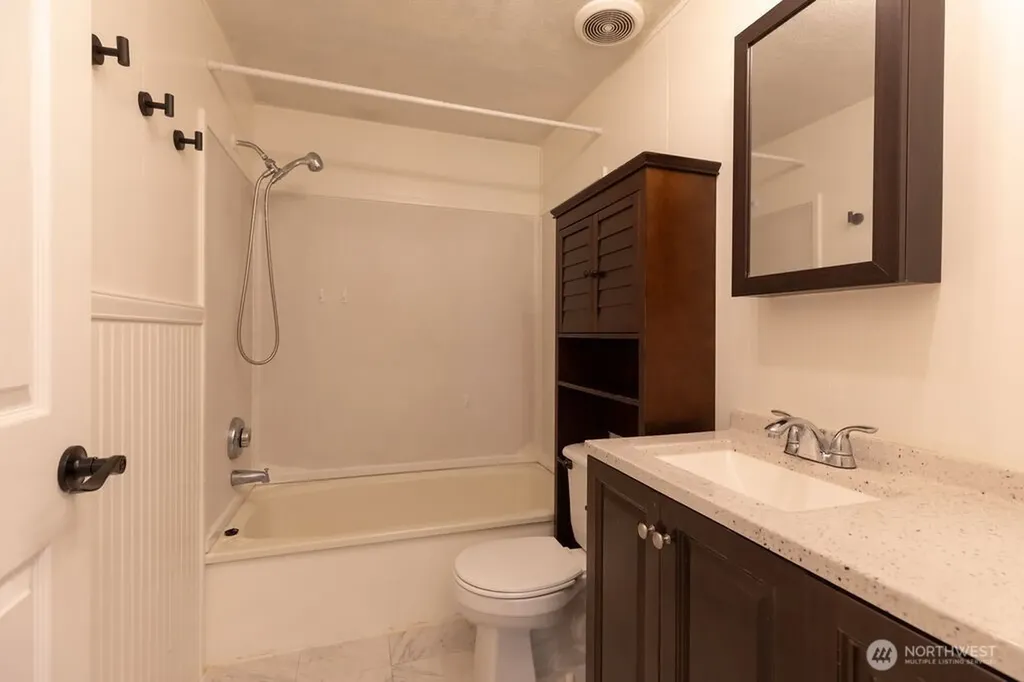 21 Simmons Street Sekiu WA 98381