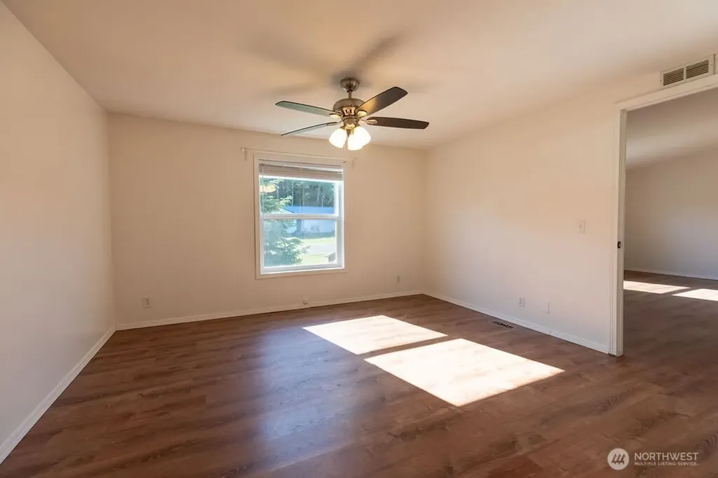 21 Simmons Street Sekiu WA 98381